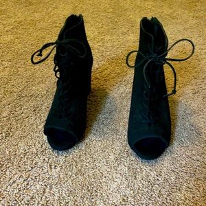 Used black  10 wide shoes from Cato